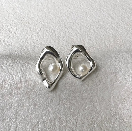Mini Hera Earrings