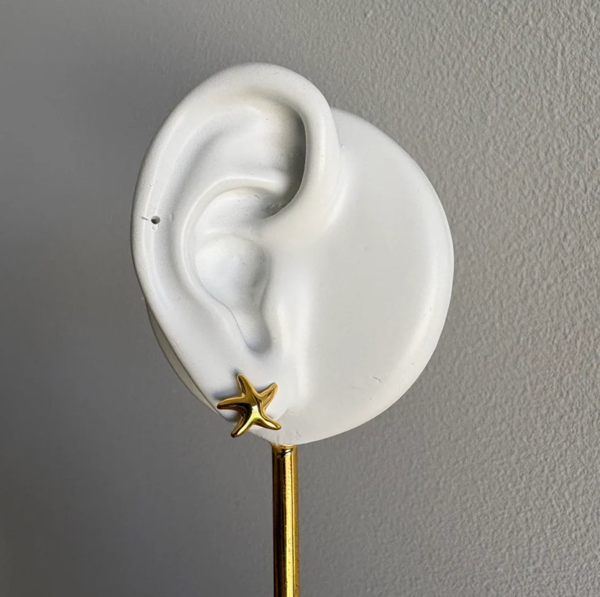 Sea Star Studs Gold