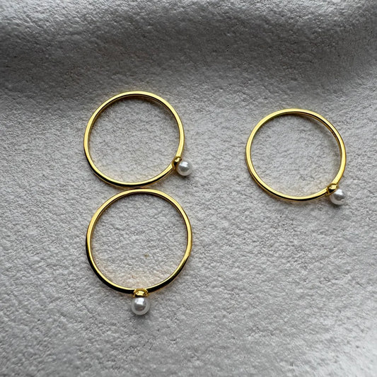 Petite Pearl Ring Gold
