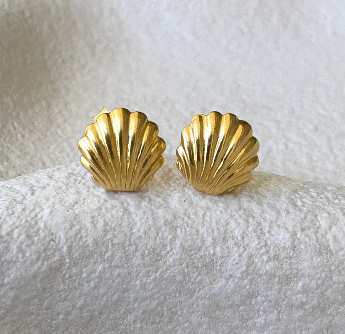 Clam Studs - Gold