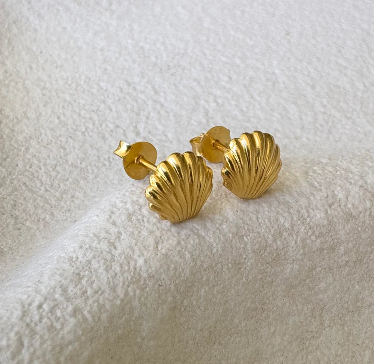 Clam Studs - Gold