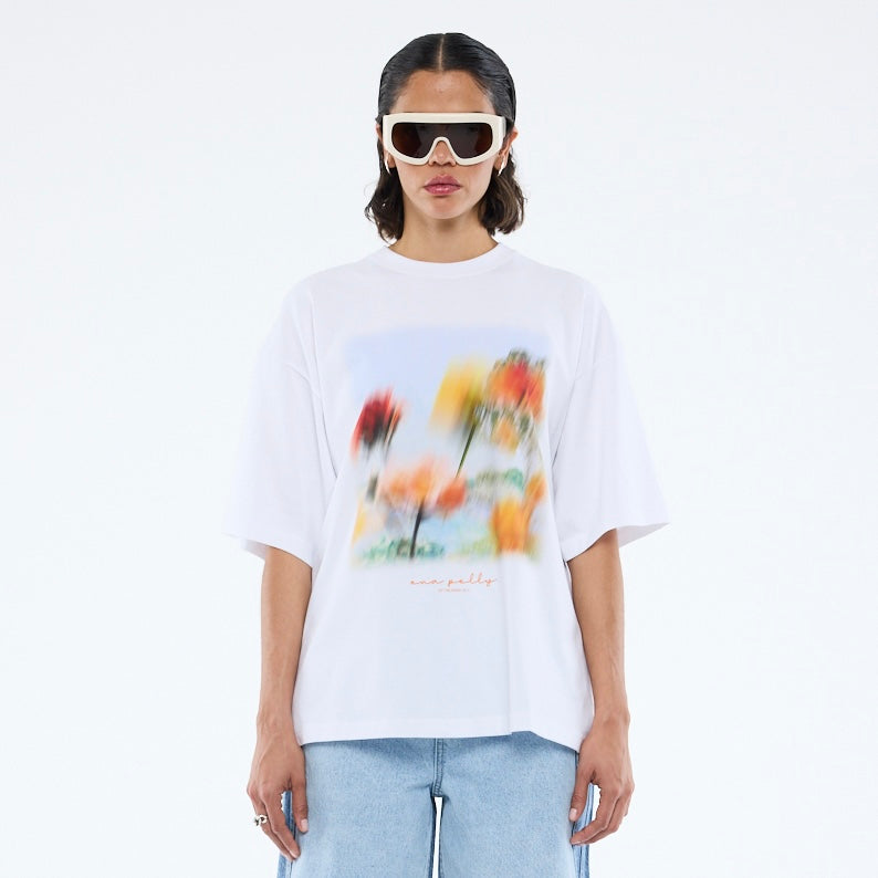 Blurred Daisy Tee
