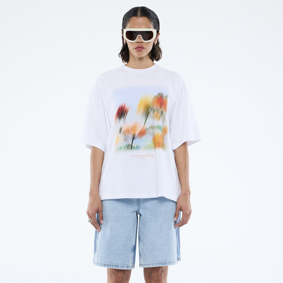 Blurred Daisy Tee