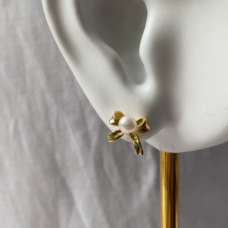 Ribbon Studs Gold