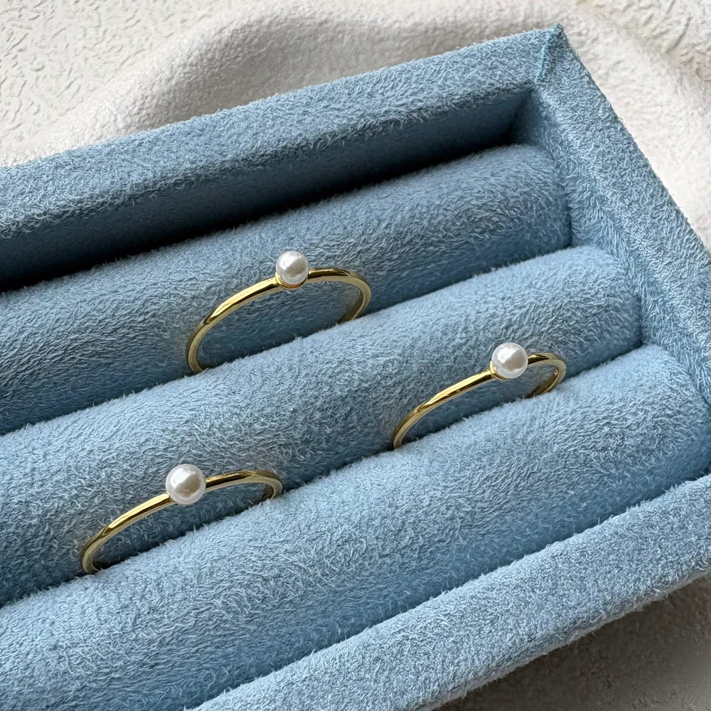 Petite Pearl Ring Gold