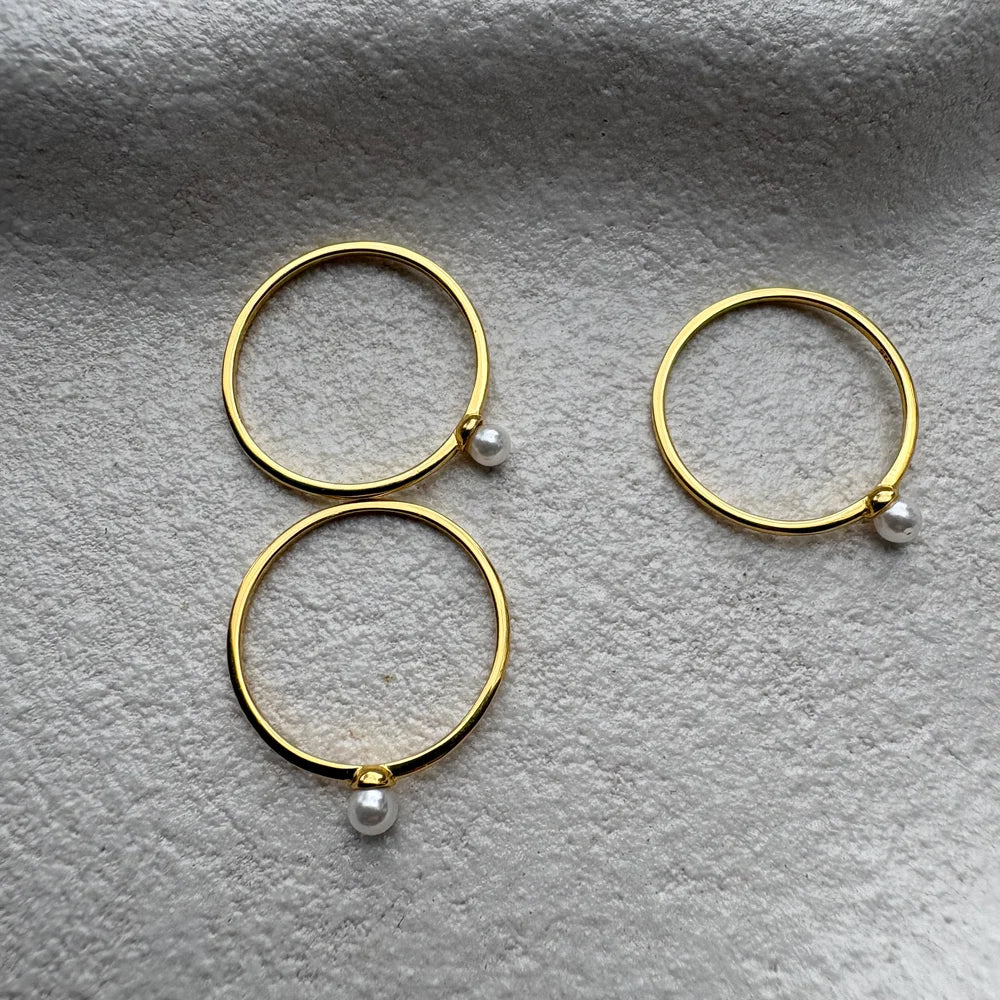 Petite Pearl Ring Gold