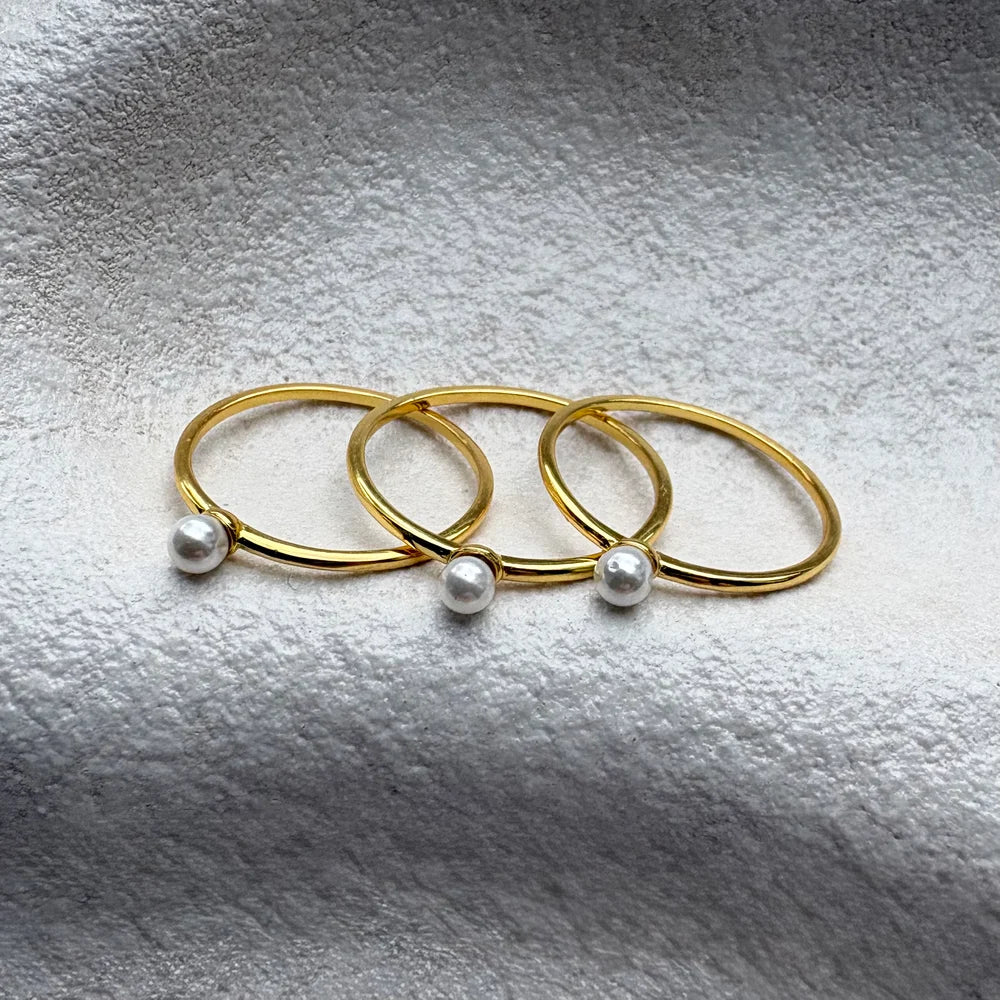 Petite Pearl Ring Gold