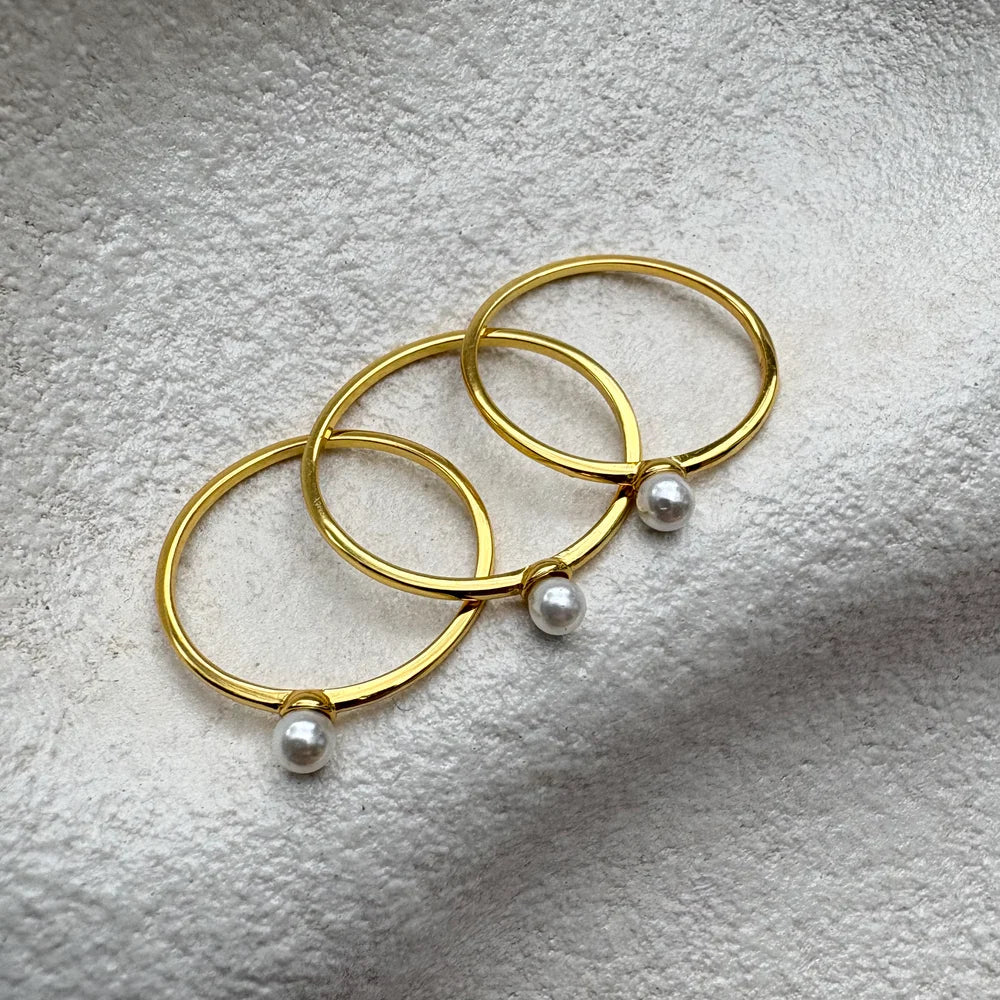 Petite Pearl Ring Gold