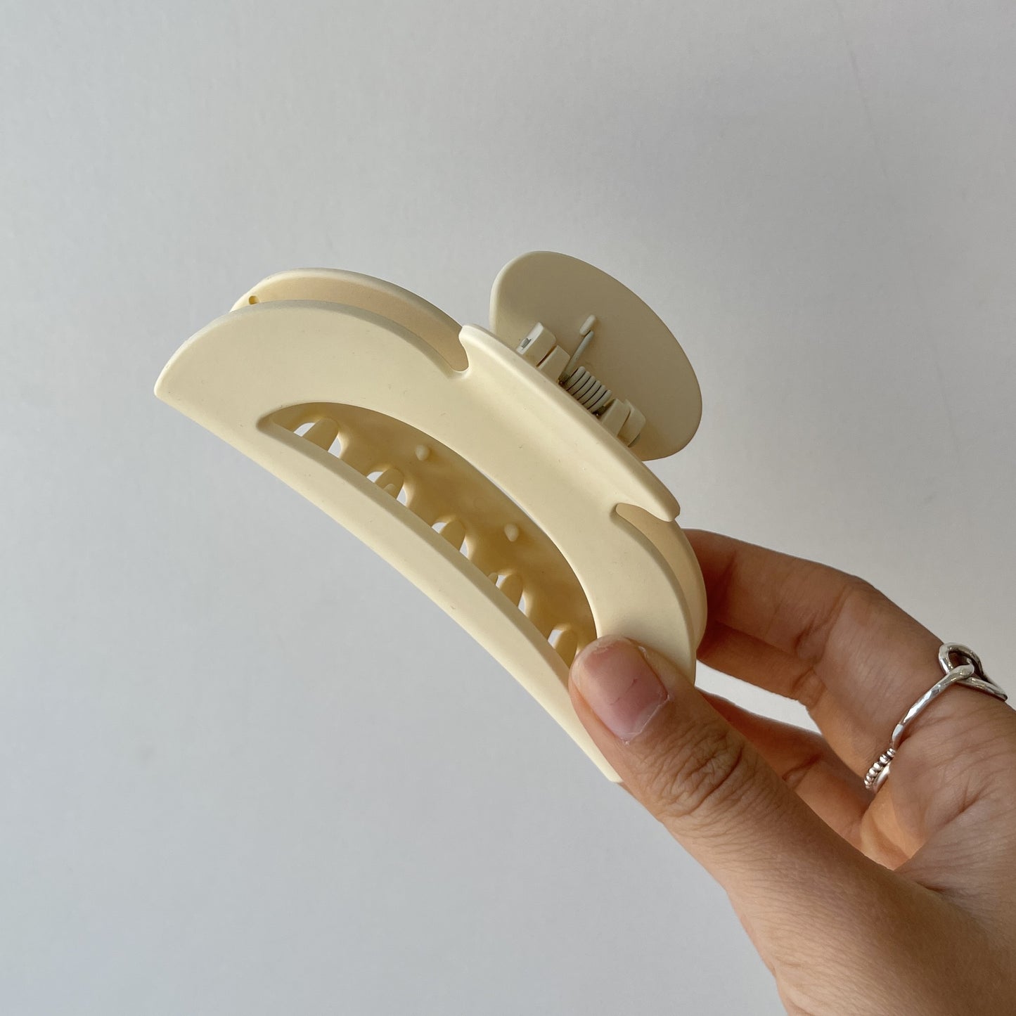 Jada Claw Clip - Ivory