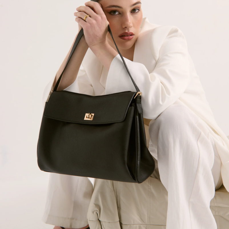 Isabeau Classic Shoulder Bag in Black