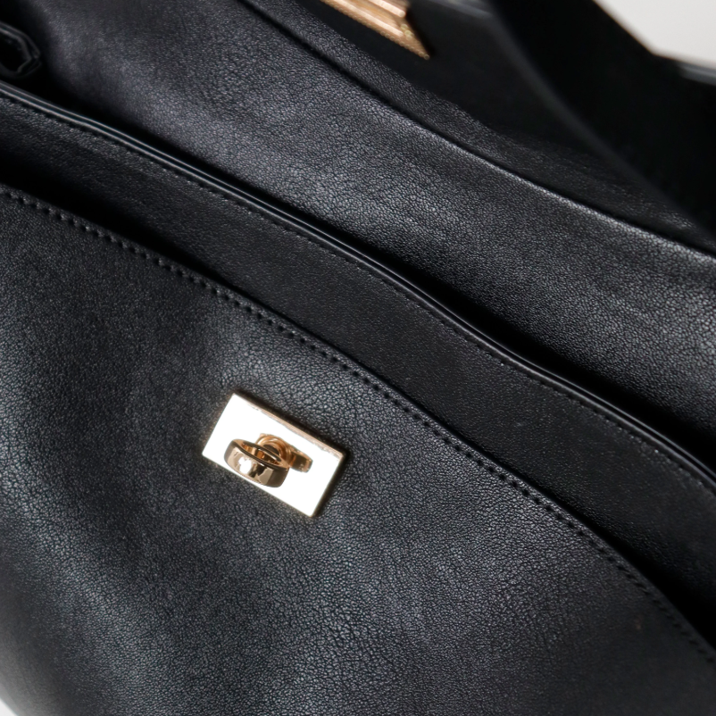 Isabeau Classic Shoulder Bag in Black